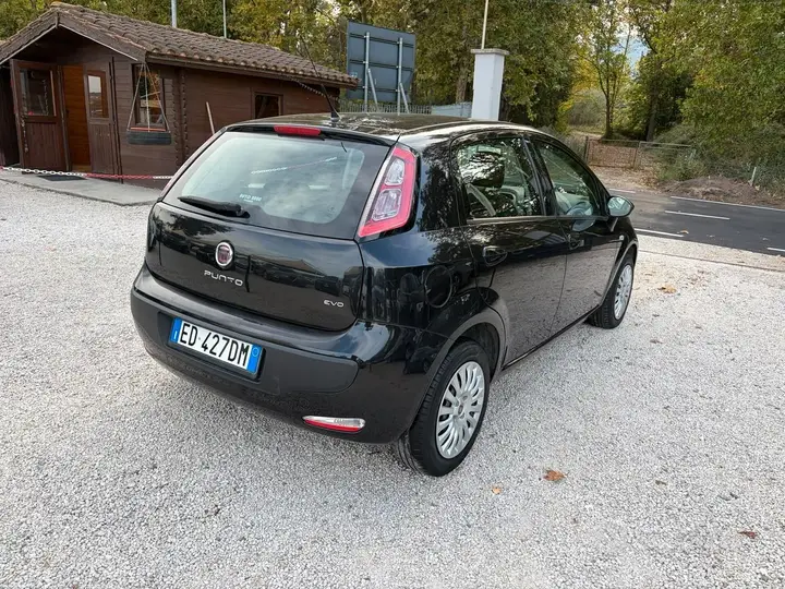 Fiat Grande Punto 2011 photo 4