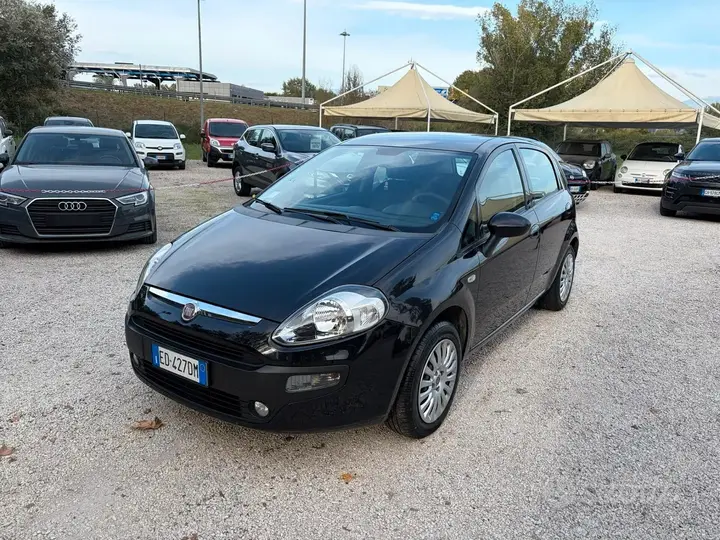 Fiat Grande Punto 2011 photo 2