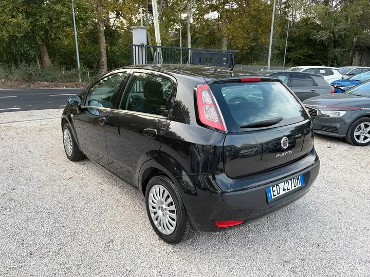 Fiat Grande Punto 2011 photo 3