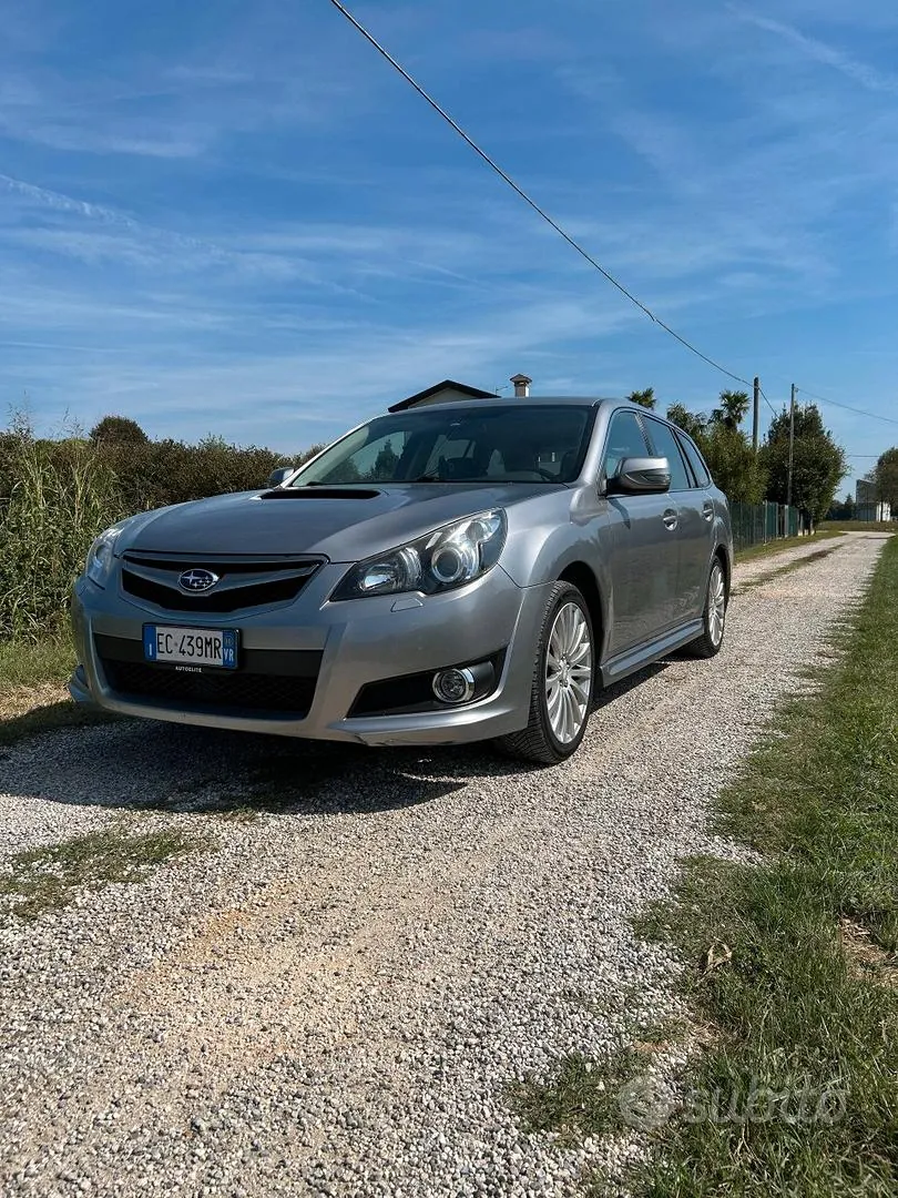 Subaru Legacy 2010 photo 2