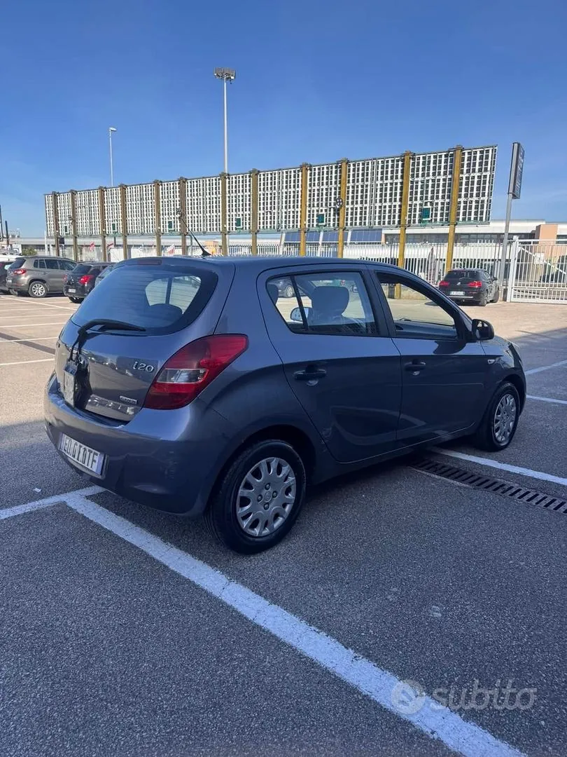 Hyundai I20 2010 photo 3