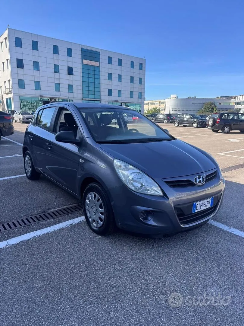 Hyundai I20 2010 photo 2