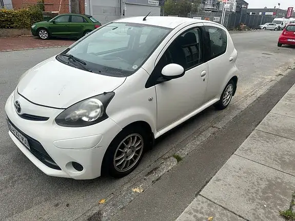 Toyota Aygo 2012 photo 3