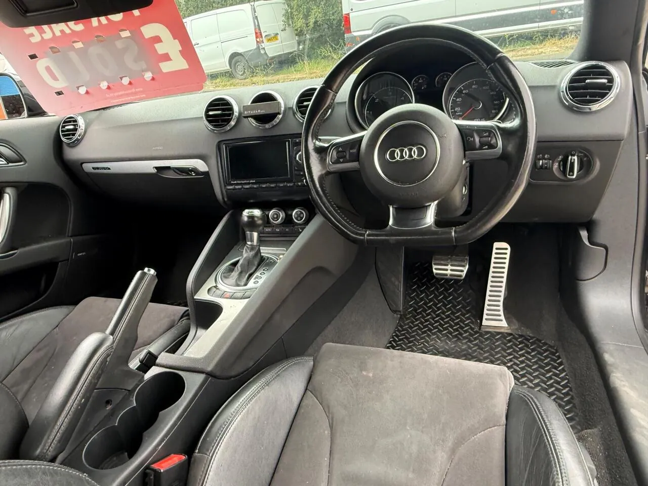 Audi Tt 2012 photo 2