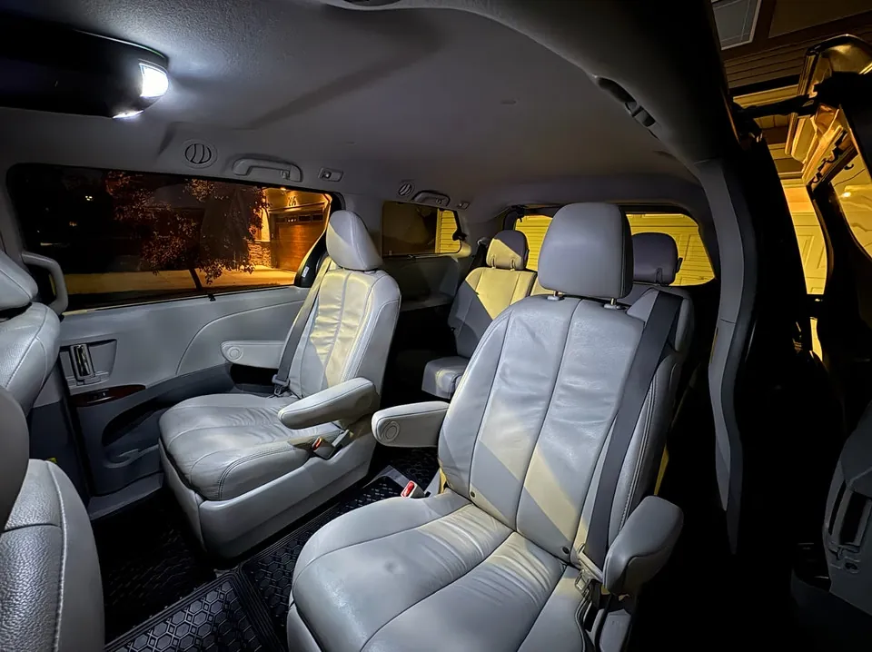 Toyota Sienna 2014 photo 3