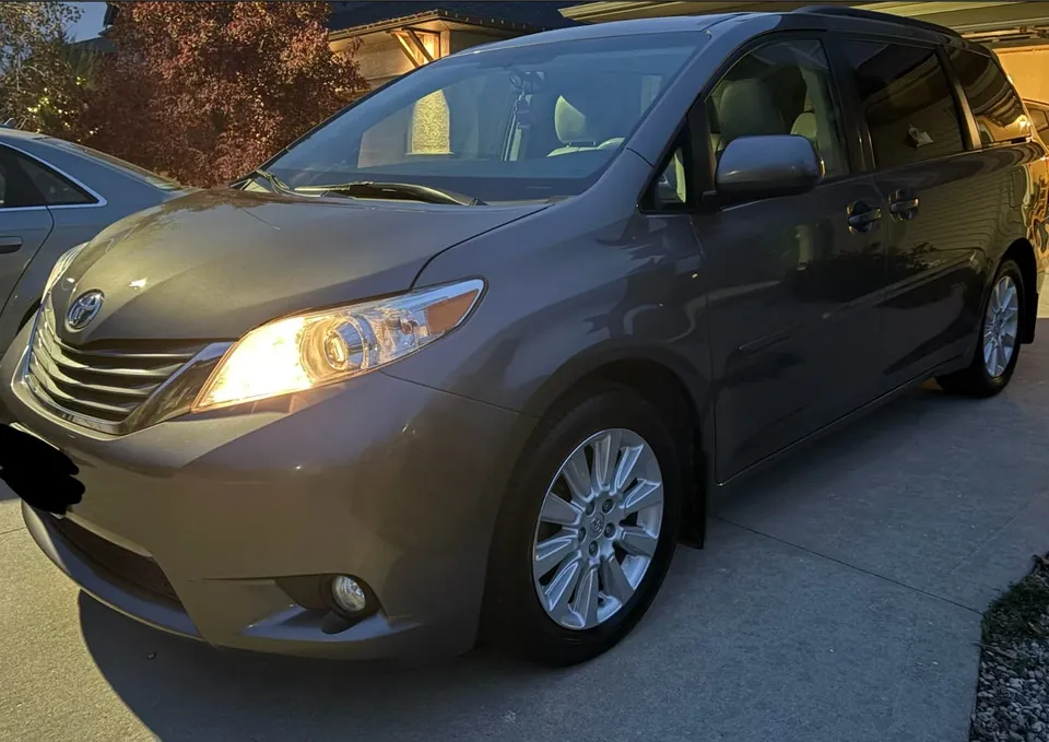Toyota Sienna 2014 photo 2