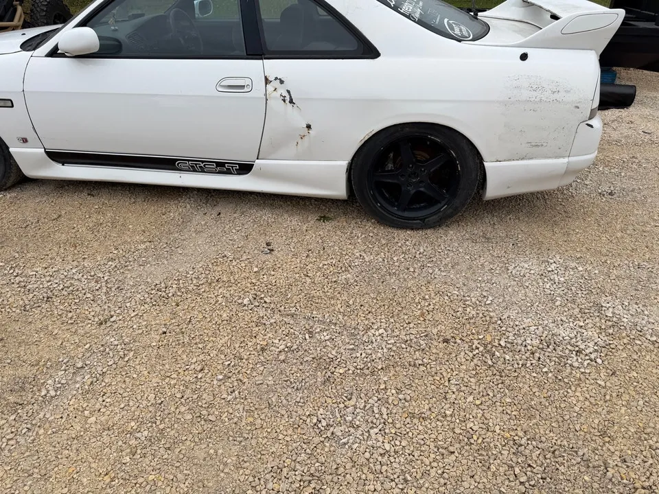 Nissan Skyline 1992 photo 3