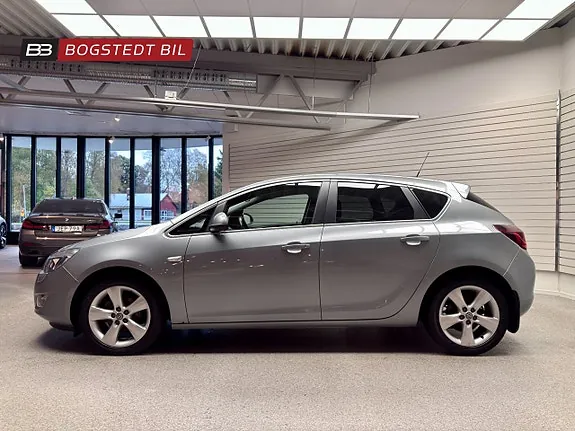 Opel Astra 2012 photo 4