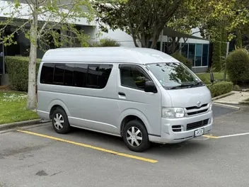 Toyota Hiace 2009 photo 2