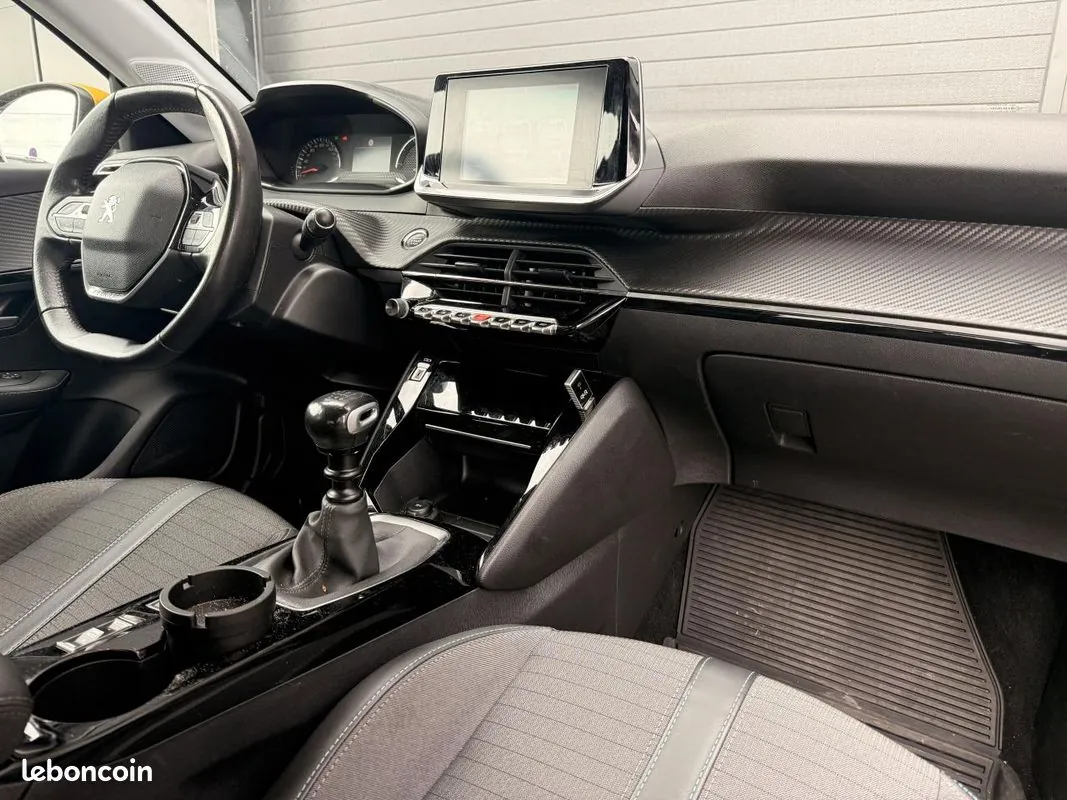 Peugeot 208 2021 photo 2