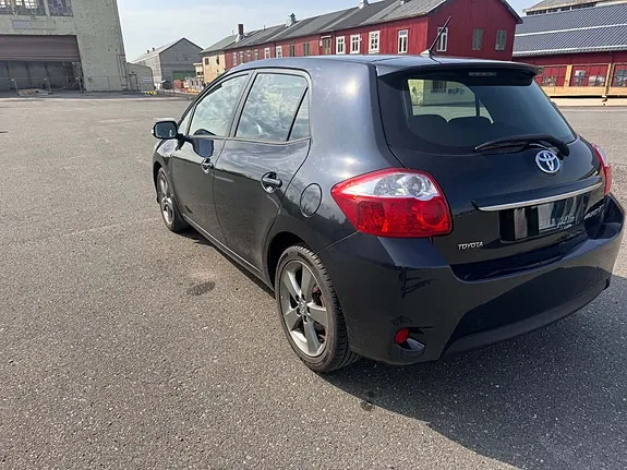 Toyota Auris 2012 photo 4