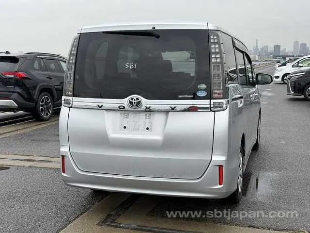 Toyota Voxy 2016 photo 4