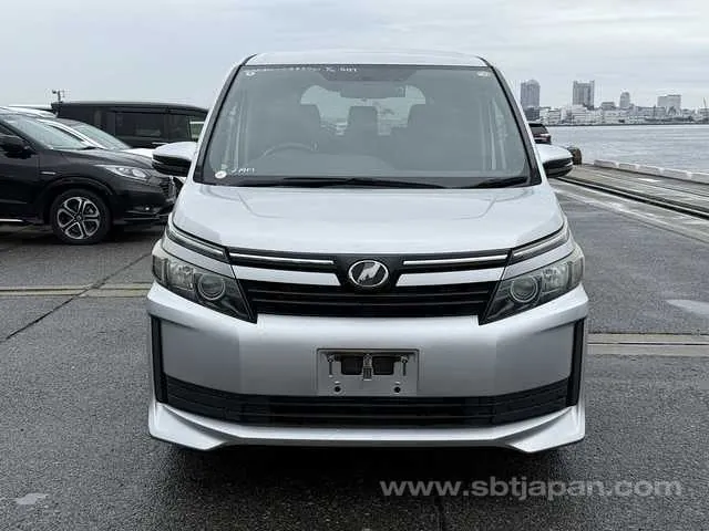 Toyota Voxy 2016 photo 5