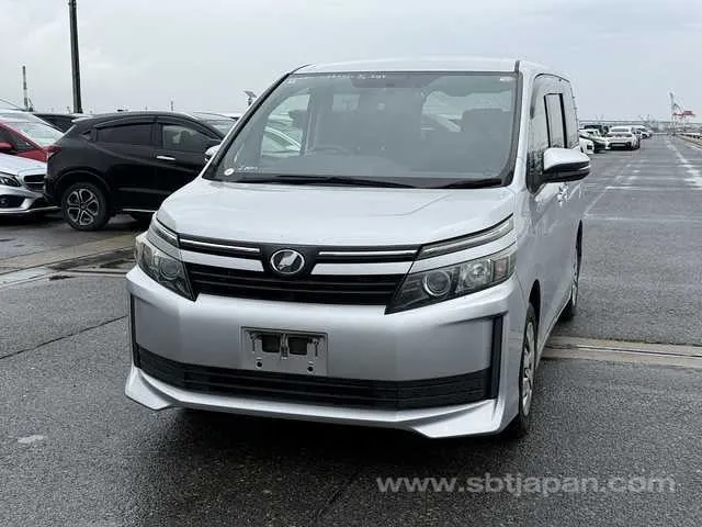 Toyota Voxy 2016 photo 2