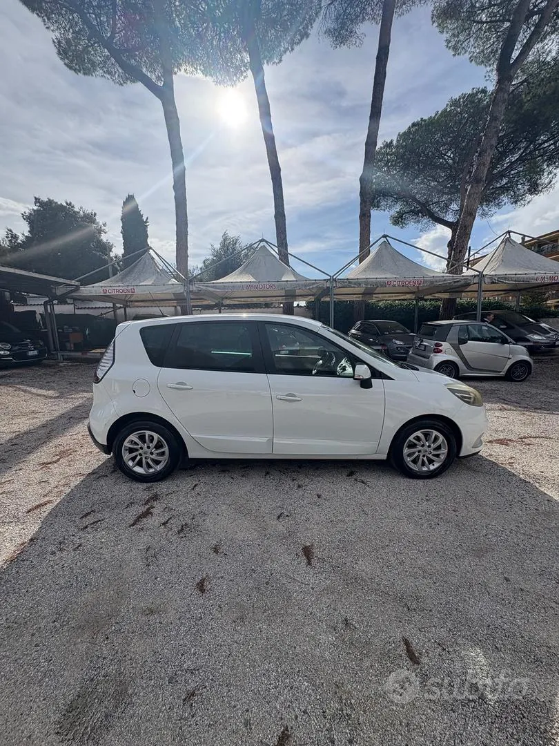 Renault Scenic 2012 photo 4