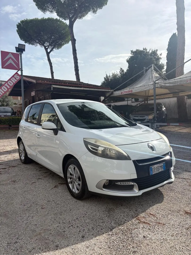 Renault Scenic 2012 photo 3