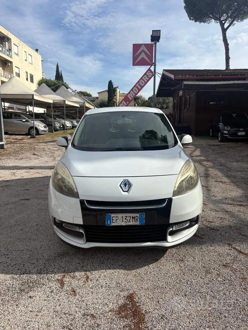 Renault Scenic 2012 photo 2