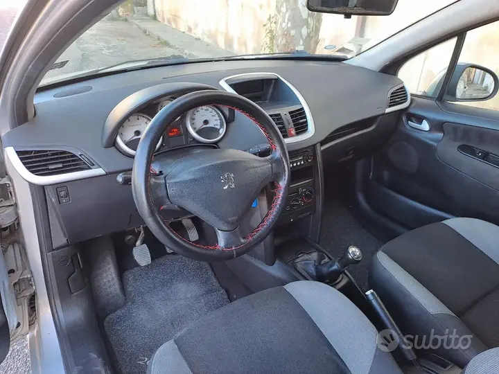 Peugeot 207 2007 photo 2