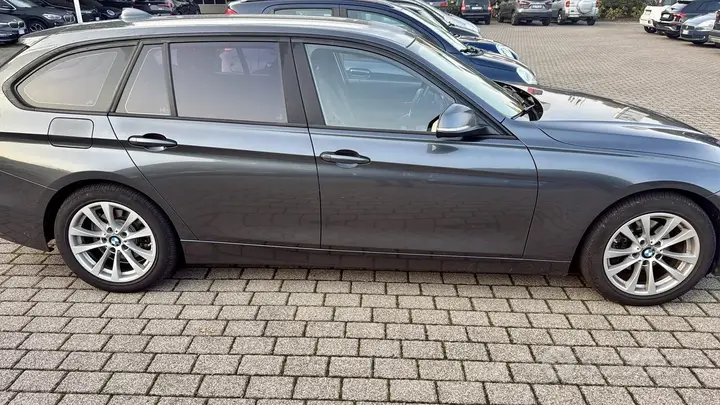 BMW 318 2015 photo 2