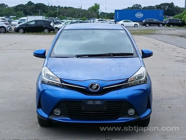 Toyota Vitz U 2014 photo 2
