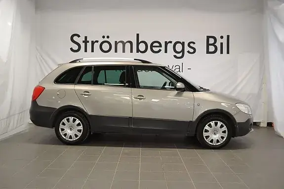 Skoda Fabia 2011 photo 2