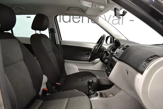 Skoda Fabia 2011 photo 4