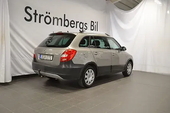 Skoda Fabia 2011 photo 3