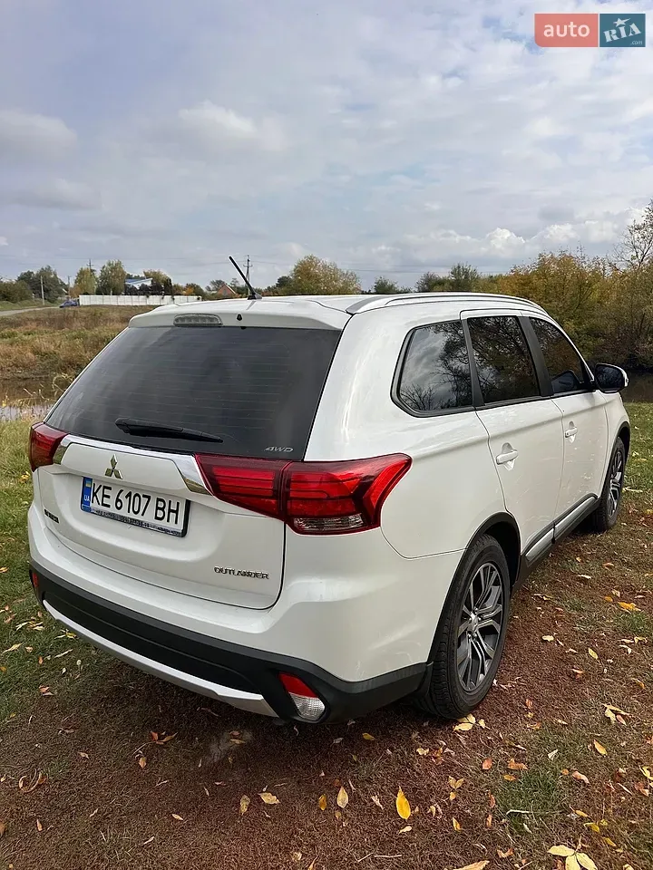 Mitsubishi Outlander 2016 photo 2
