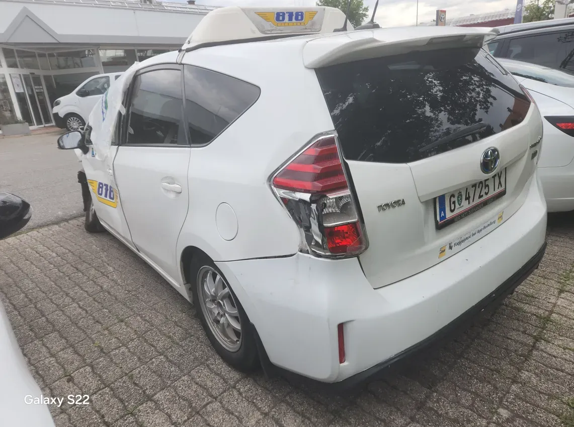 Toyota Prius 2015 photo 3
