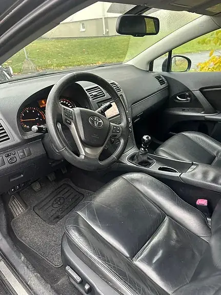 Toyota Avensis 2010 photo 5