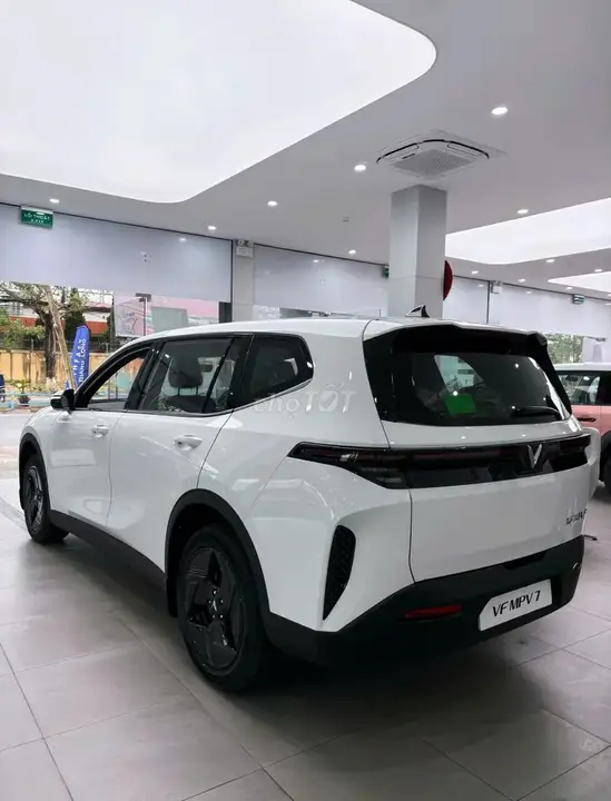 Vinfast Limo Green 2026 photo 3