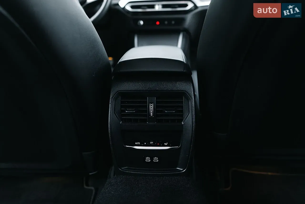BMW 3 Series 2024 photo 5