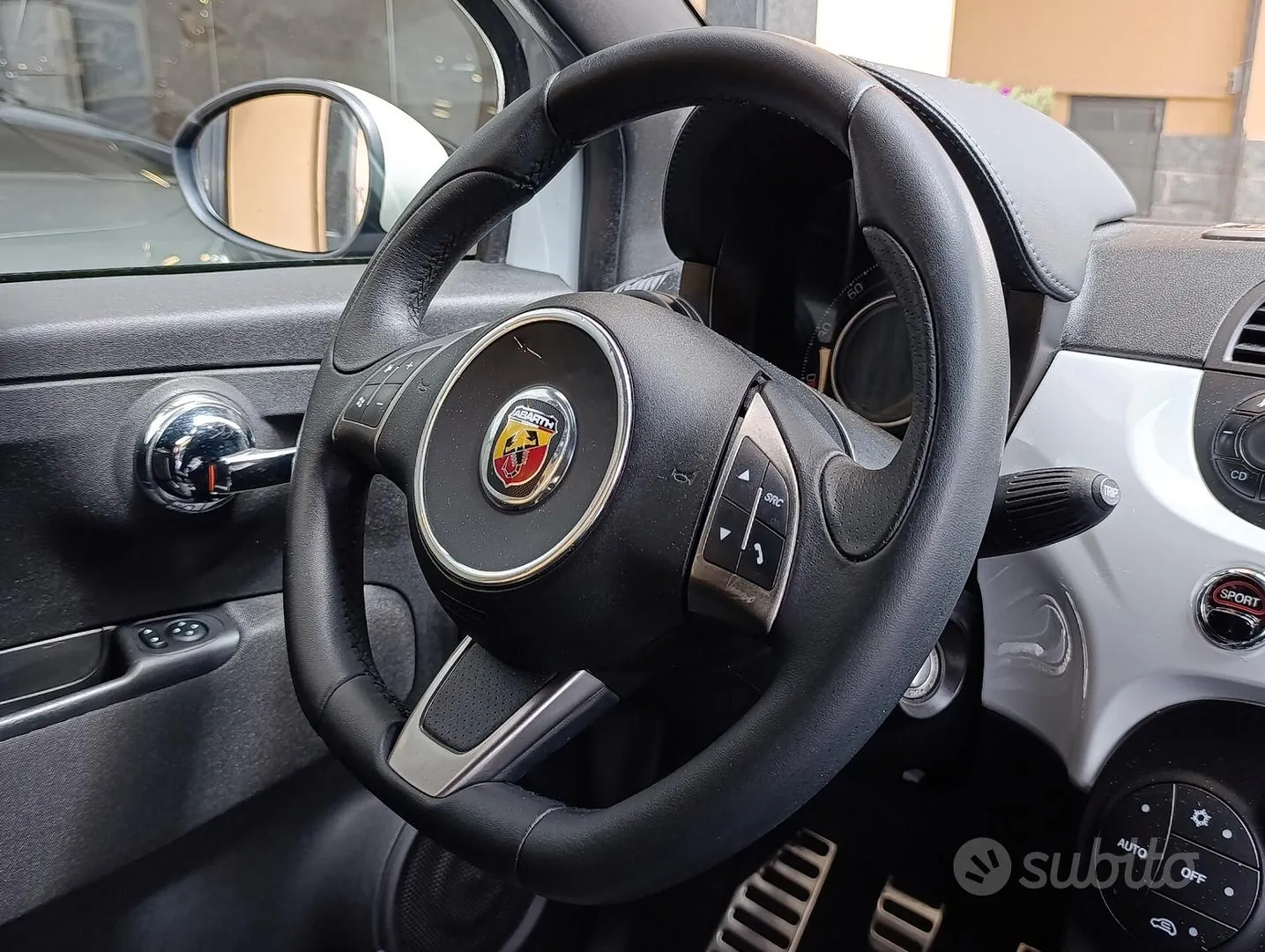 Abarth 500C 2011 photo 4