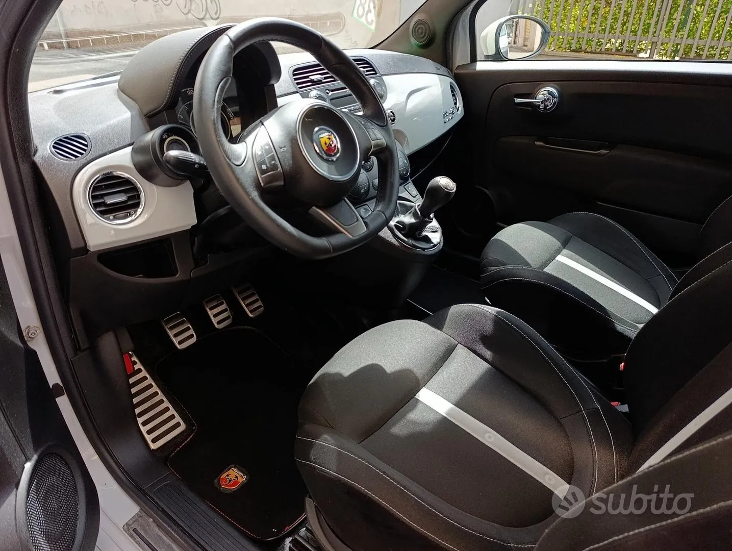 Abarth 500C 2011 photo 3