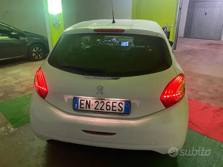 Peugeot 208 2012 photo 5