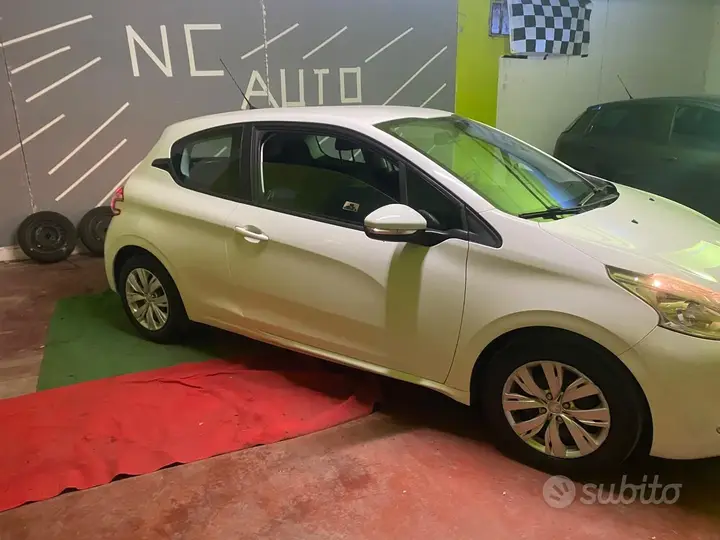 Peugeot 208 2012 photo 4