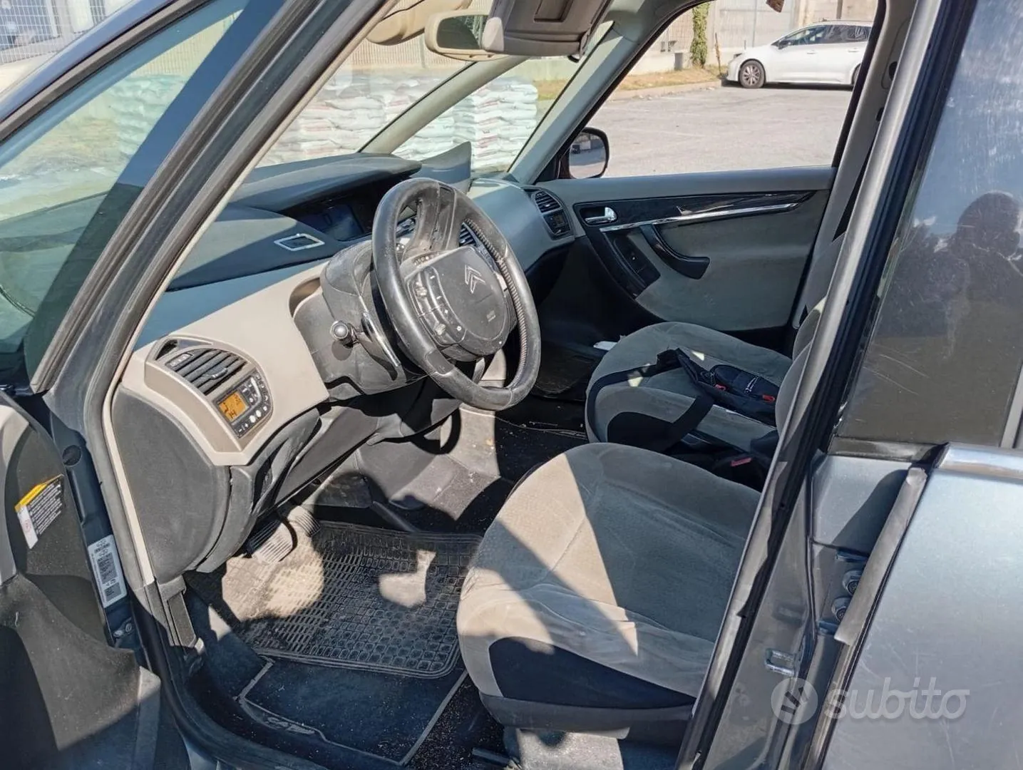 Citroen C4 2009 photo 3