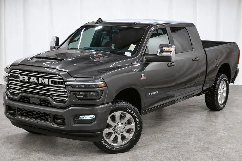 Ram 3500 Laramie 2026 photo 3