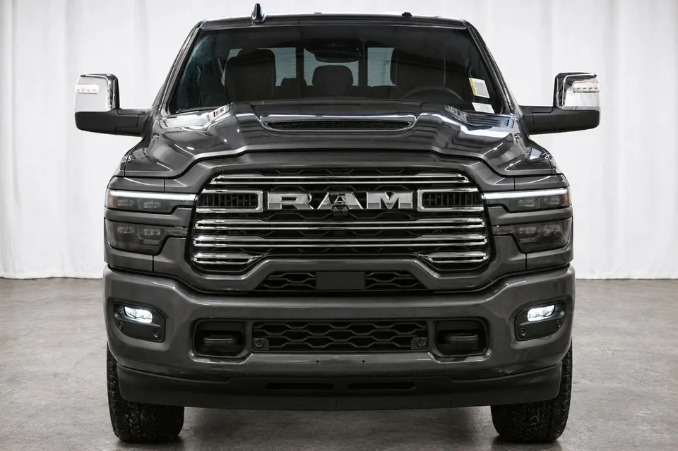 Ram 3500 Laramie 2026 photo 2