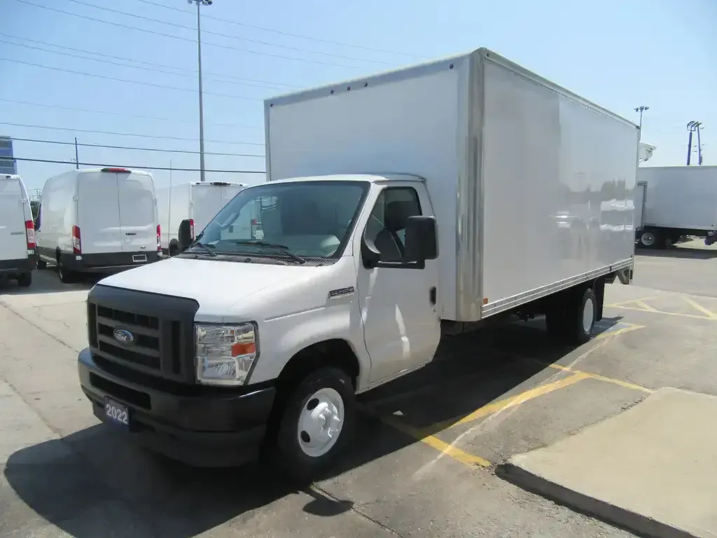 Ford E-450 2022 photo 2