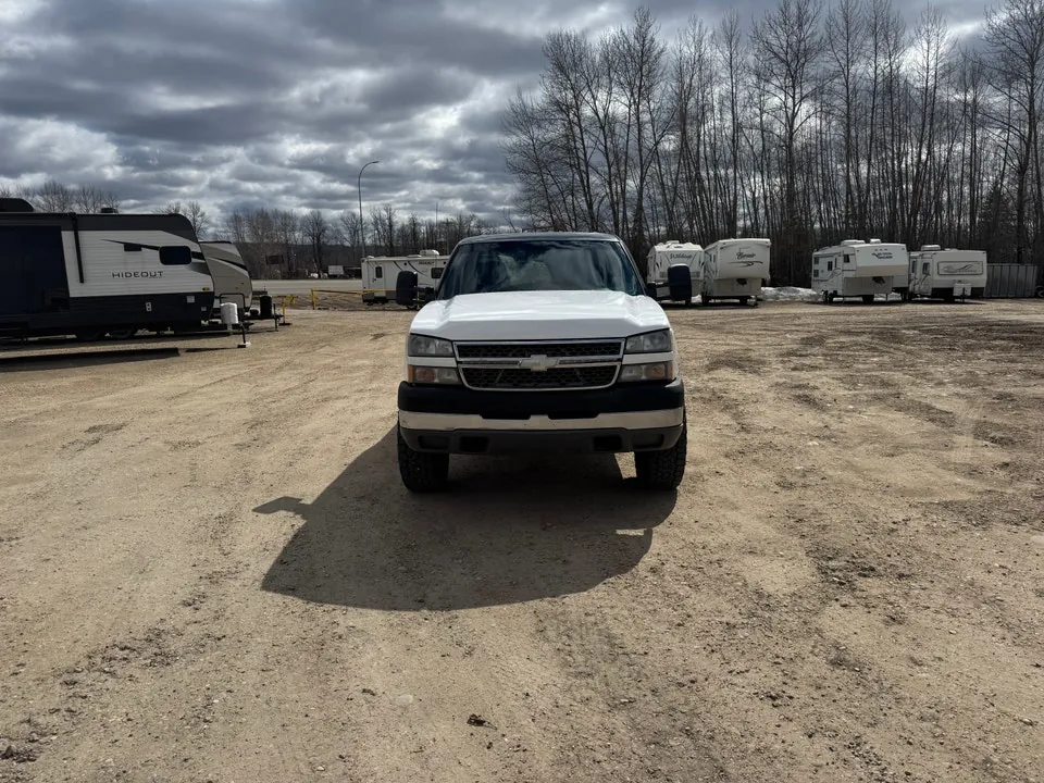 Chevrolet Silverado 2500 2005 photo 2