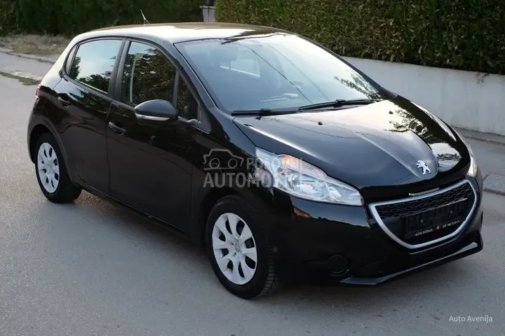 Peugeot 208 2012 photo 4