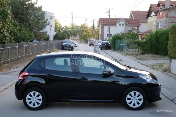 Peugeot 208 2012 photo 5
