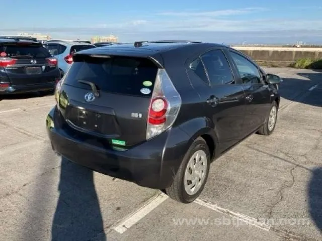 Toyota Aqua 2013 photo 4