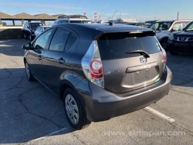 Toyota Aqua 2013 photo 3