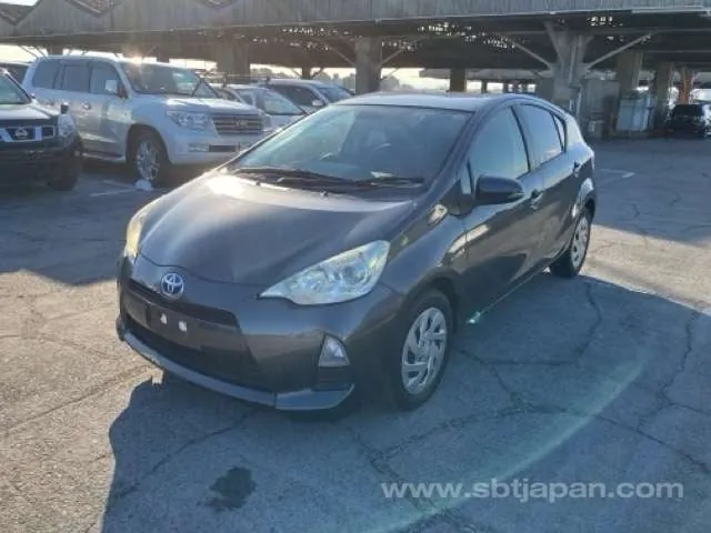 Toyota Aqua 2013 photo 2