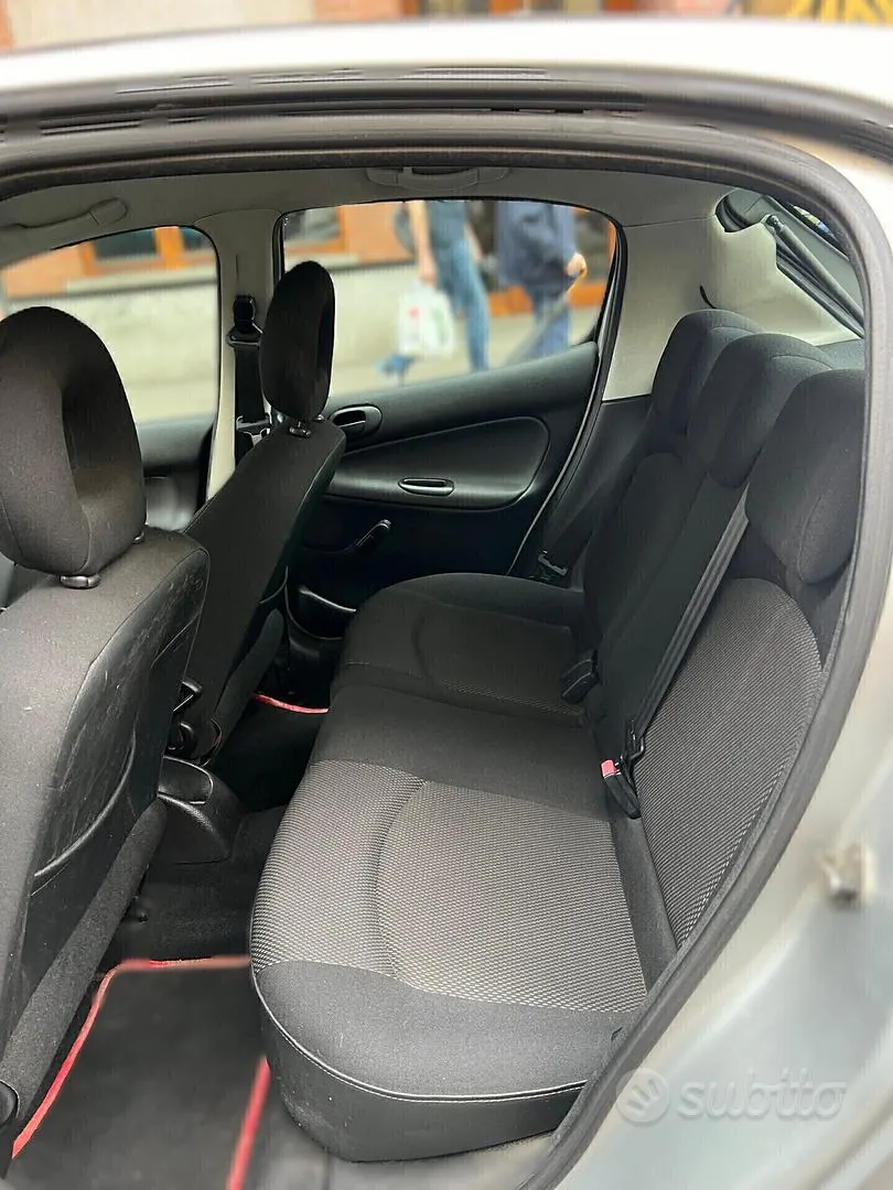 Peugeot 206 2008 photo 4