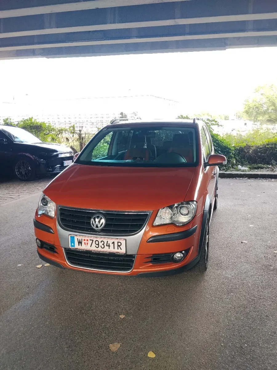 Volkswagen Touran 2008 photo 2