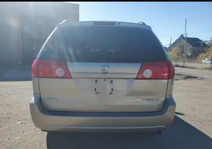 Toyota Sienna 2008 photo 3