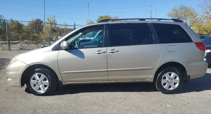 Toyota Sienna 2008 photo 2